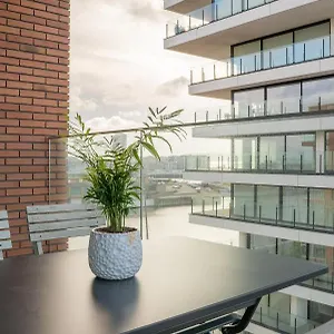 Port Side Incl Parking Appartement